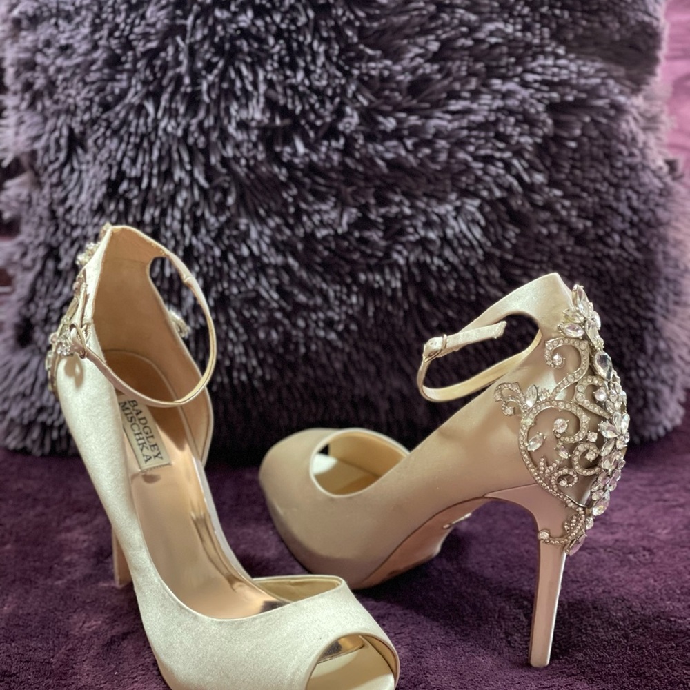 Badgley Mischka Karson Ivory Crystal Embellished Pump